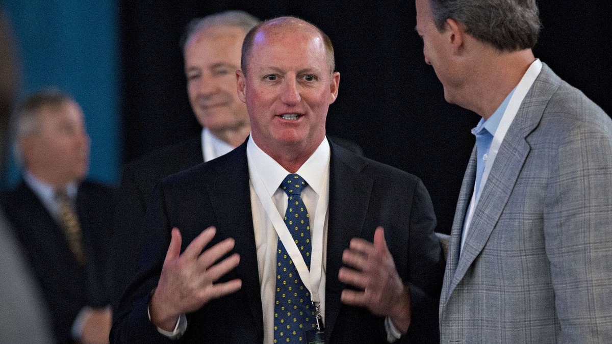  Greg Abel restarts Berkshire buybacks and invests $15.3 million personally, reinforcing confidence in the company's long-term value. 