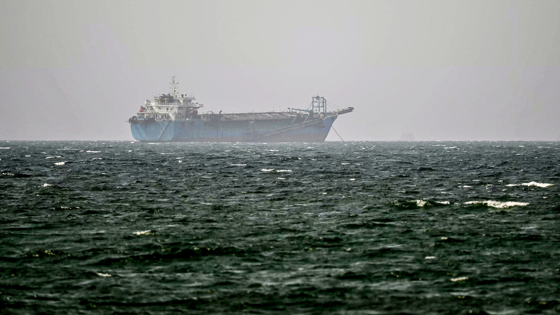 Iran seeks to bar US ships as Hormuz deal with Oman advances 