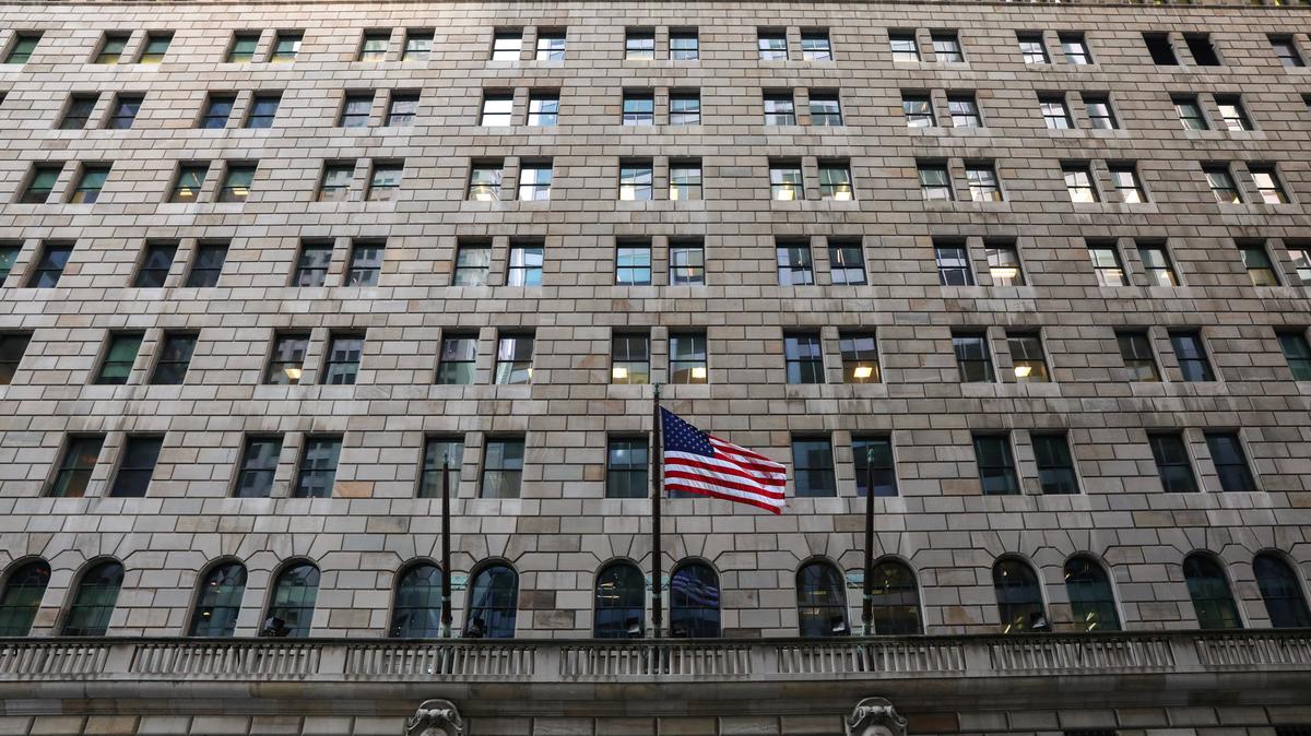 The U.S. flag flies on the Federal Reserve Bank of New York in the financial district in New York City, U.S., March 4, 2019. REUTERS/Brendan McDermid