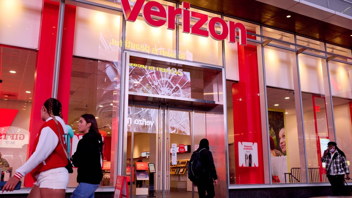 Verizon adds new offer that removes 2 major fees for customers 