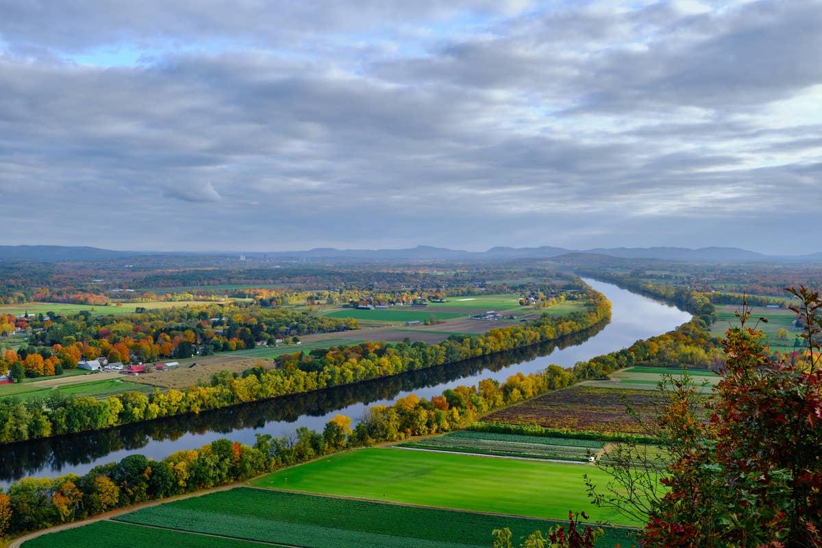  Rattlesnake sightings occur in Connecticut River Valley.