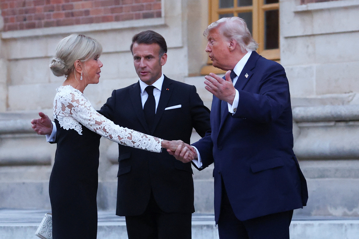 French President Emmanuel Macron and his wife Brigitte Macron welcome U.S. President Donald Trump for a dinner commemorating the 250th anniversary of the United States' independence, at the Palace of Versailles, near Paris, France, June 17, 2026. REUTERS/Gonzalo Fuentes