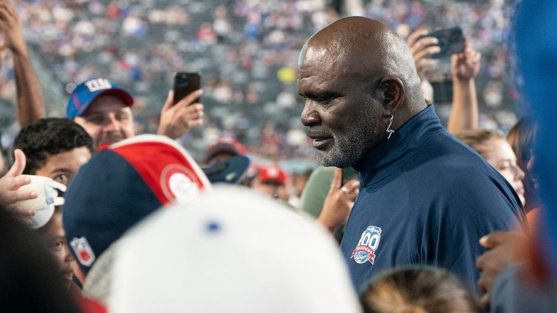 Lawyer: Lawrence Taylor still hospitalized with stomach-related issue 