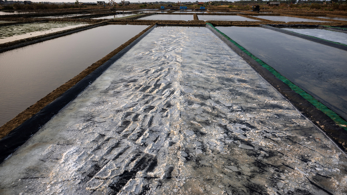 Indonesia's salt fields bloom under drought from El Niño's baking heat