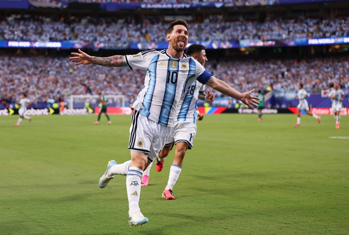  Lionel Messi #10 of Argentina celebrates scoring his team's first goal during the FIFA World Cup 2026 Group J match between Argentina and Algeria at Kansas City Stadium on June 16, 2026 in Kansas City, Missouri. (Photo by Charlotte Wilson/Getty Images) Photo by Charlotte Wilson/Getty Images