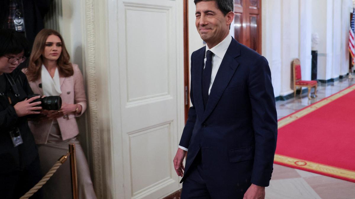 Incoming Federal Reserve Chair Kevin Warsh arrives for his swearing-in ceremony at the White House in Washington, D.C., U.S., May 22, 2026. REUTERS/Jonathan Ernst