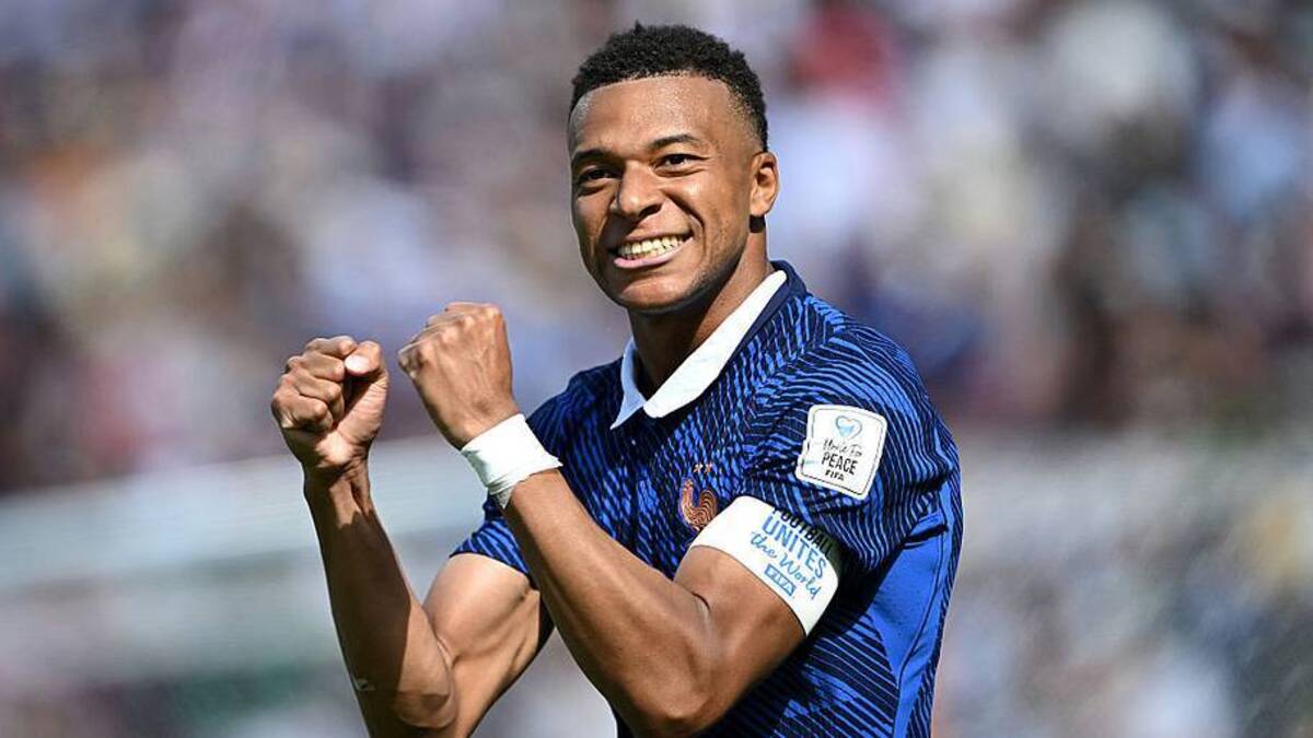  He's up and running. | Shaun Botterill/FIFA/Getty Images 