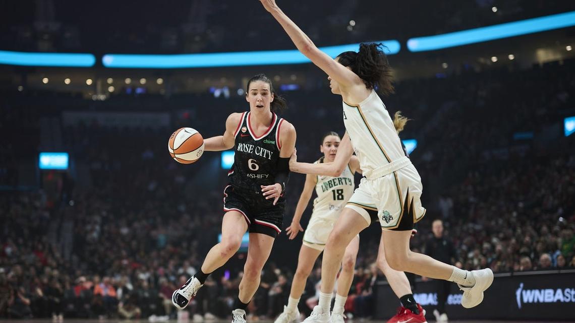 Breanna Stewart, Liberty take charge in second half to douse Fire 