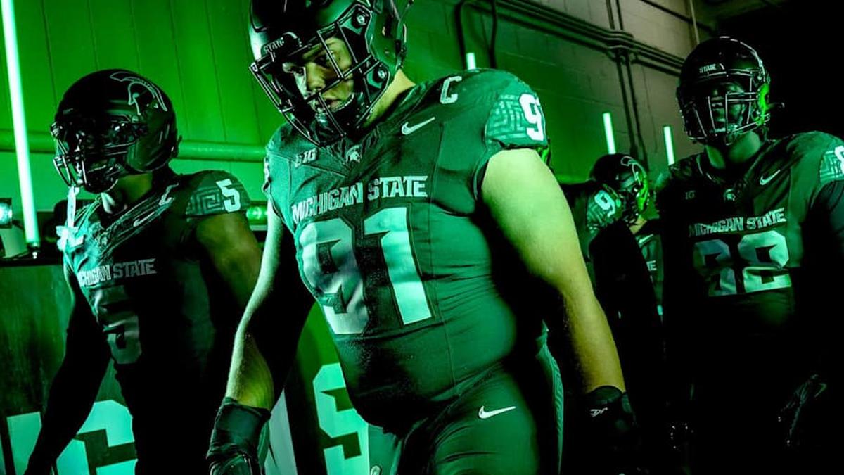  Michigan State's Alex VanSumeren, right, and Jordan Hall, left, walk to the field before the game against Michigan on Saturday, Oct. 25, 2025, at Spartan Stadium in East Lansing. | Nick King/Lansing State Journal / USA TODAY NETWORK via Imagn Images 