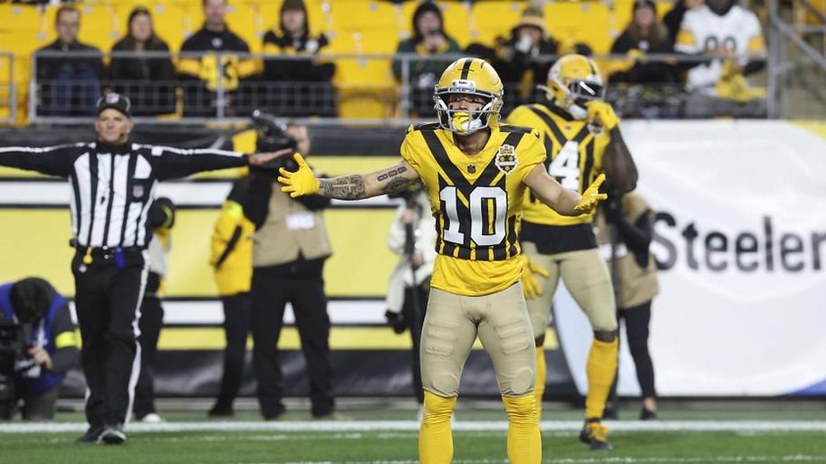  Oct 26, 2025; Pittsburgh, Pennsylvania, USA; Pittsburgh Steelers wide receiver Roman Wilson (10) reacts during the fourth quarter against the Green Bay Packers at Acrisure Stadium. Mandatory Credit: Charles LeClaire-Imagn Images | Charles LeClaire-Imagn Images 