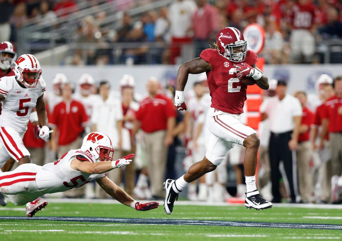  Alabama Crimson Tide running back Derrick Henry runs for a touchdown against the Wisconsin Badgers at AT&T Stadium. Matthew Emmons-USA TODAY Sports