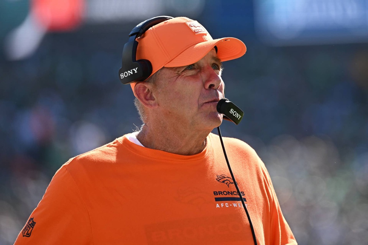  Oct 5, 2025; Philadelphia, Pennsylvania, USA; Denver Broncos head coach Sean Payton looks on in the second half against the Philadelphia Eagles at Lincoln Financial Field. Mandatory Credit: Eric Hartline-Imagn Images 