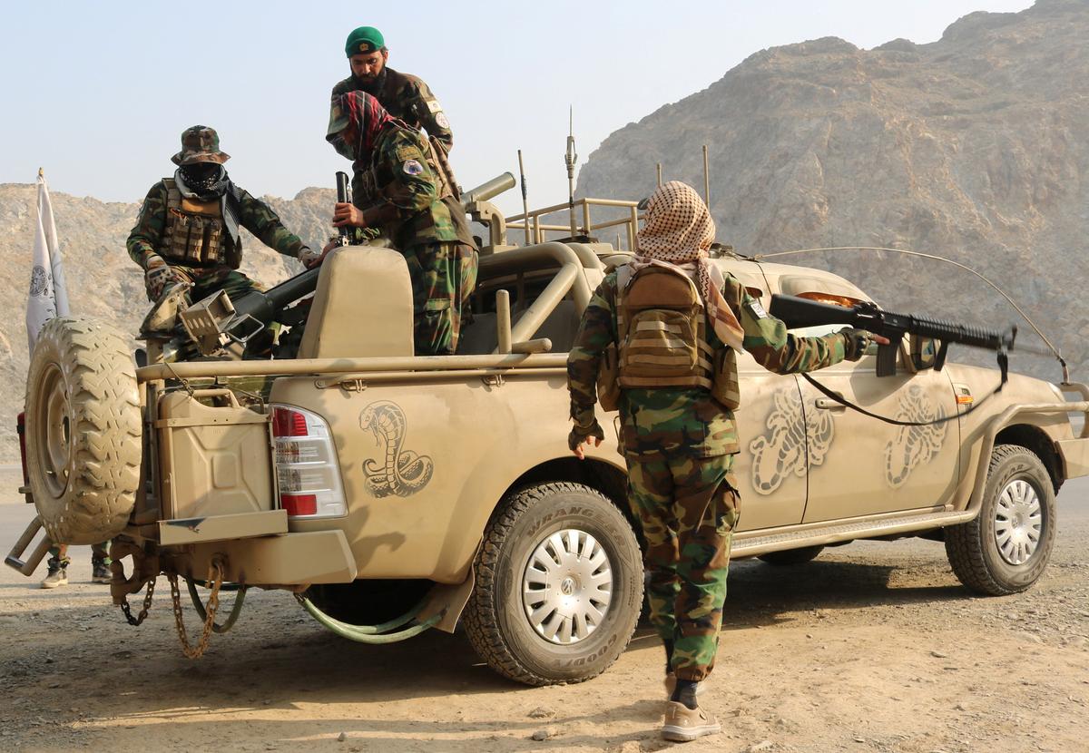 Taliban soldiers load a rocket launcher in a vehicle, following exchanges of fire between Pakistan and Afghanistan forces, near Torkham border in Afghanistan, February 27, 2026. REUTERS/Stringer