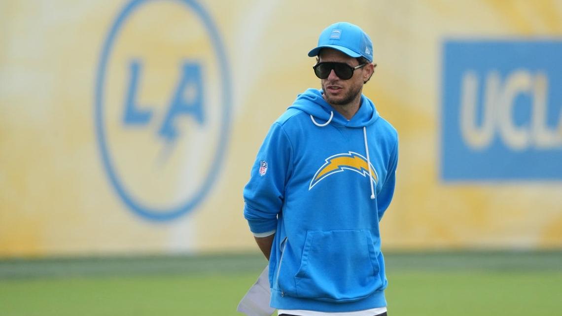 Chargers OC Mike McDaniel in NFL accelerator program