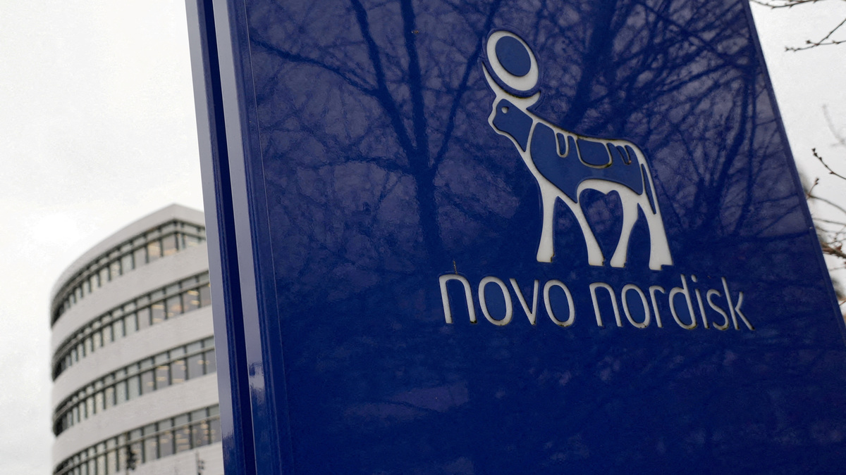 FILE PHOTO: The logo of pharmaceutical company Novo Nordisk is displayed in front of its offices in Bagsvaerd, Copenhagen, Denmark, February 4, 2026. REUTERS/Tom Little/File Photo