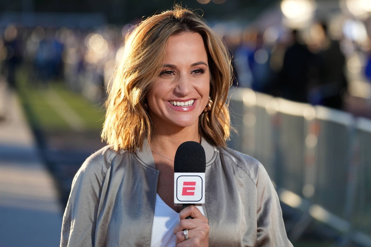  Feb 7, 2022; Westlake Village, CA, USA; ESPN reporter Dianna Russini at Los Angeles Rams Super Bowl LVI Opening Night at Oaks Christian High School. Mandatory Credit: Kirby Lee-USA TODAY Sports 