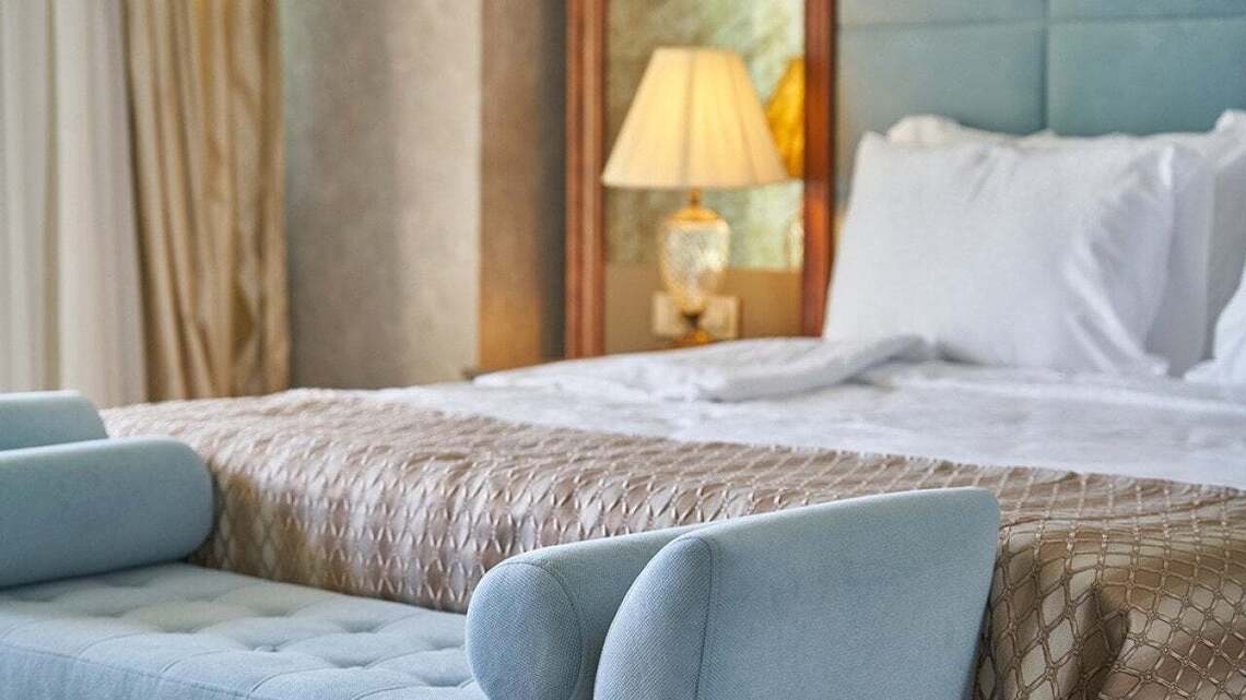 The premium room arbitrage: Why early booking beats last-minute discounting in peak season 