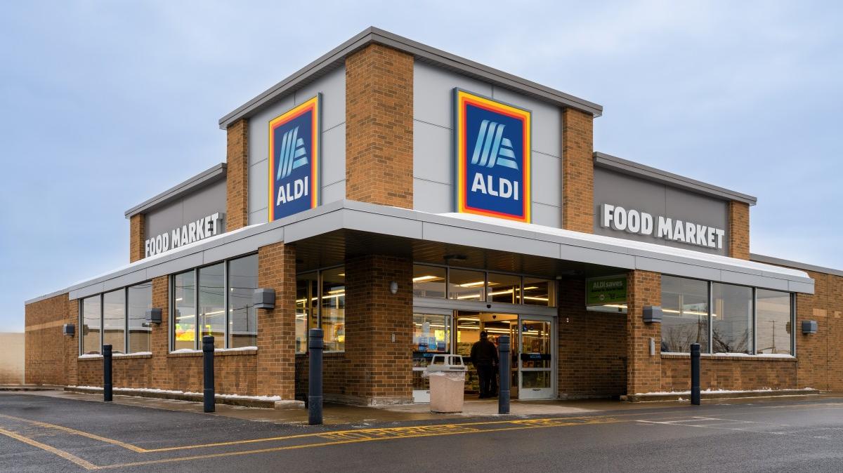 Aldi storefront.