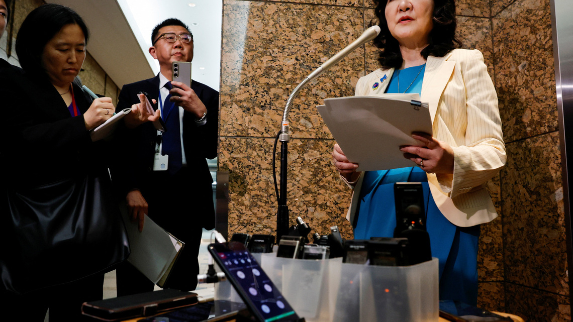 Japan keeps yen intervention threat alive, says in close touch with US 