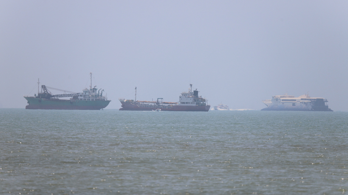 Vessels in the Strait of Hormuz near the beach of Bandar Abbas, following the signing of the Islamabad Memorandum of Understanding between the United States and Iran, Iran, June 18, 2026. Amirhosein Khorgooi/ISNA/via WANA (West Asia News Agency)via REUTERS