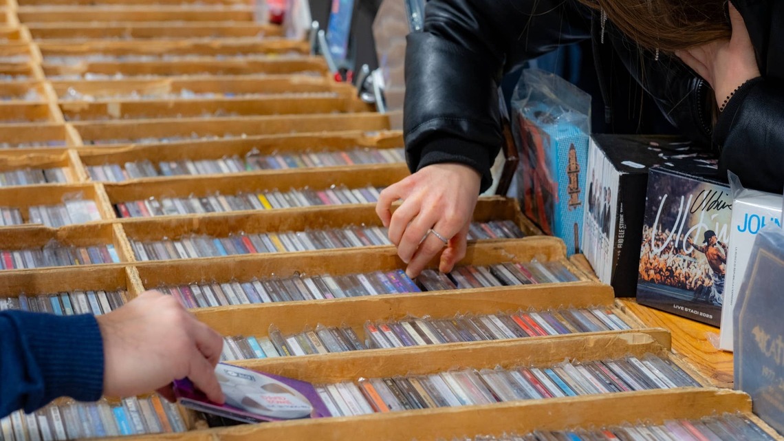 CDs outpace vinyl while streaming music remains king
