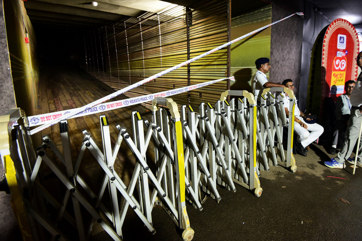 Festival crush in Indian city of Kolkata kills at least 17, local media ...