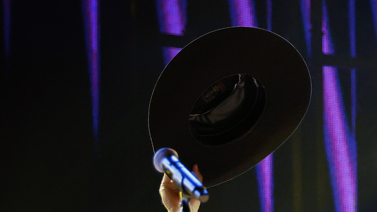 CMA Fest Reveals Lineup for 2026 TV Special Cohosted by Riley Green 