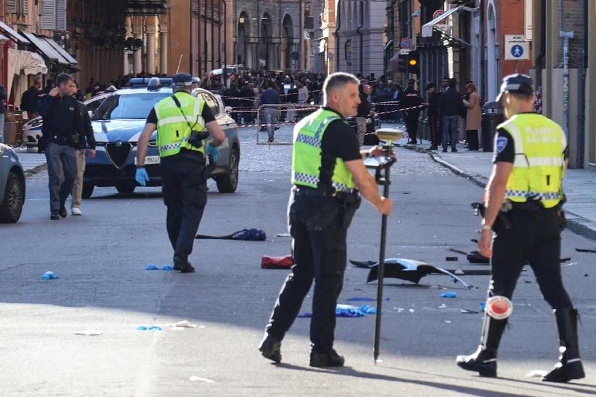 Police officers work at the scene after several people were injured when a car drove into pedestrians in the center of the northern Italian city of Modena, Italy, May 16, 2026. REUTERS/Stringer