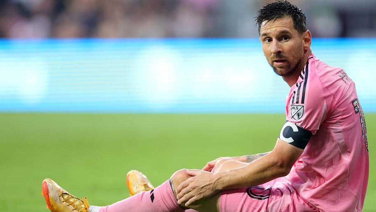  Lionel Messi was unable to play the full match against the Philadelphia Union. | Megan Briggs/Getty Images 