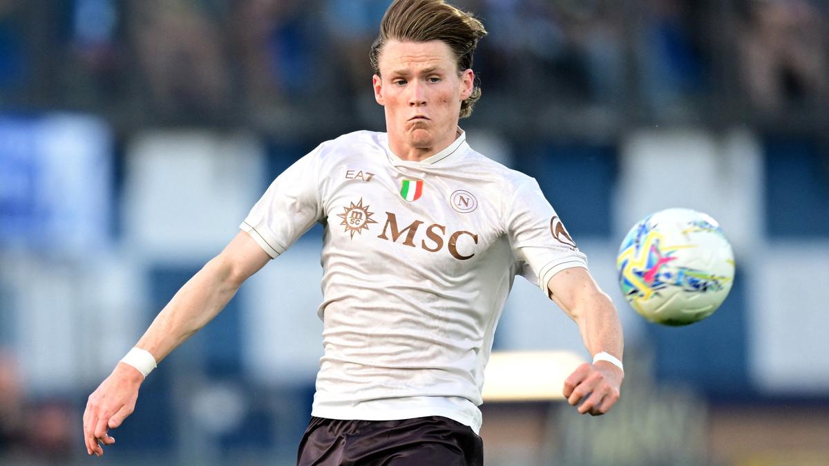 Soccer Football - Serie A - Como v Napoli - Stadio Giuseppe Sinigaglia, Como, Italy - May 2, 2026 Napoli's Scott McTominay in action REUTERS/Daniele Mascolo