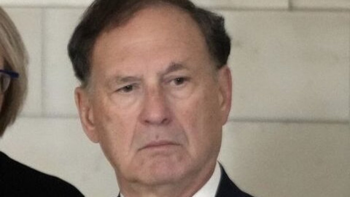 Justice Alito confirms he will return for another Supreme Court term 