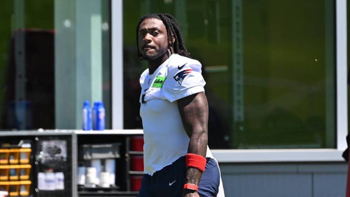 A.J. Brown's Praise For Patriots QB Drake Maye is Eye-Opening