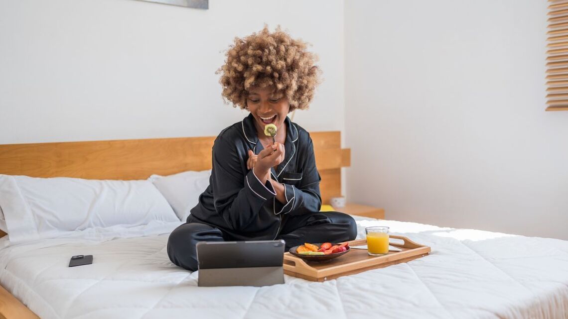 4 Best Bedtime Snacks for Blood Sugar, According to Doctors