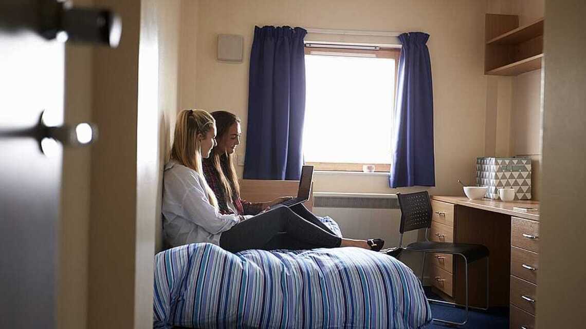 6 out of 10 women arrive at college feeling unprepared to manage their period 