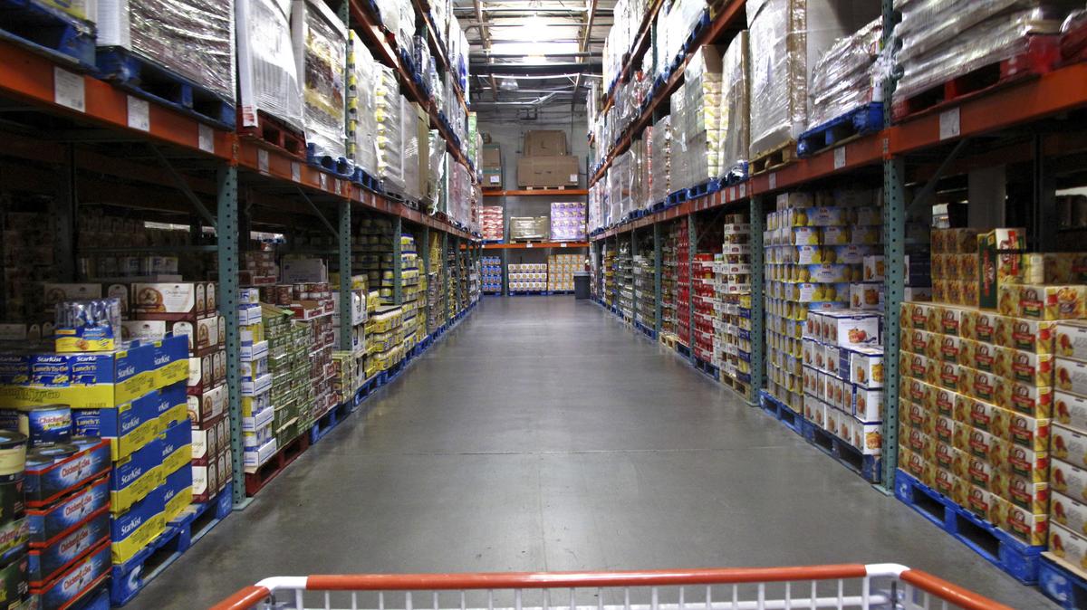 The warehouse style of shopping is shown inside a Costco store in Carlsbad, California February 28, 2012. Costco will report earnings this week.  REUTERS/ Mike Blake   (UNITED STATES - Tags: BUSINESS)