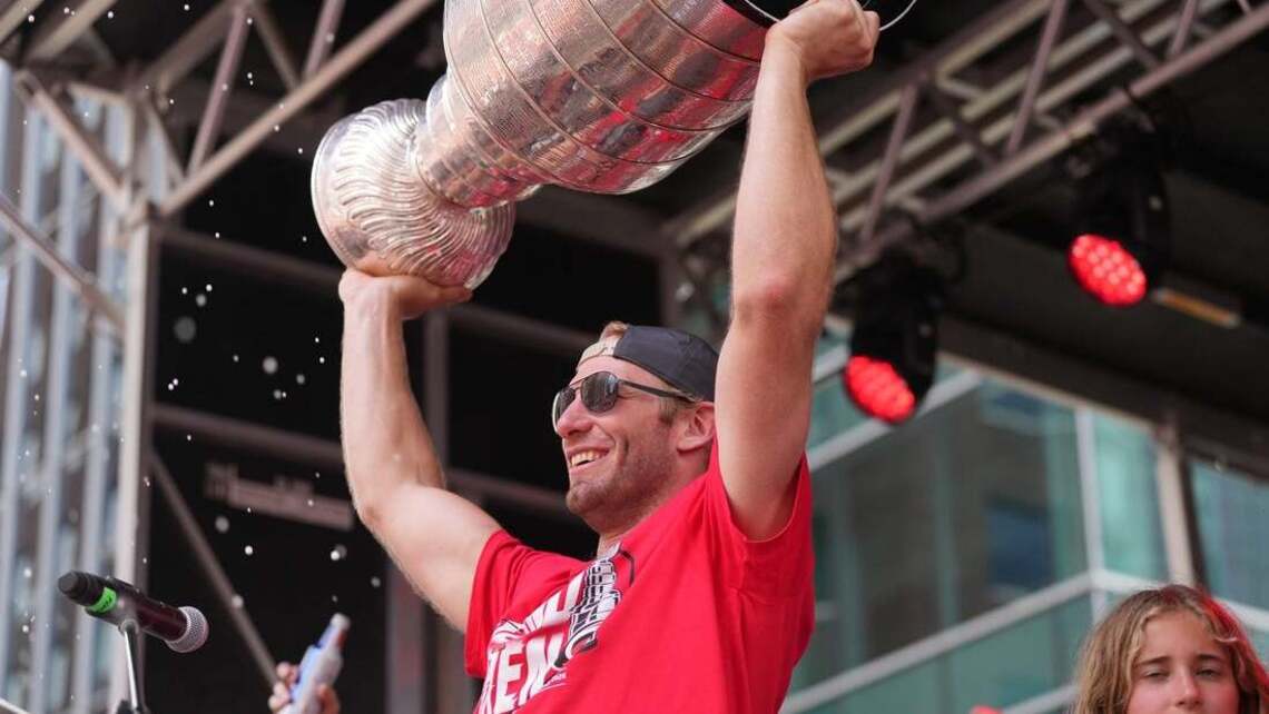 Canes' raucous Cup parade draws estimated 150,000 fans