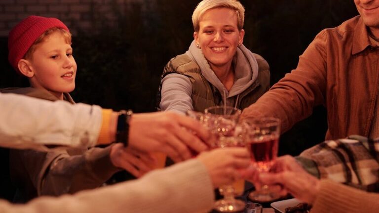 Do parents who drink influence their kids' future alcohol habits?