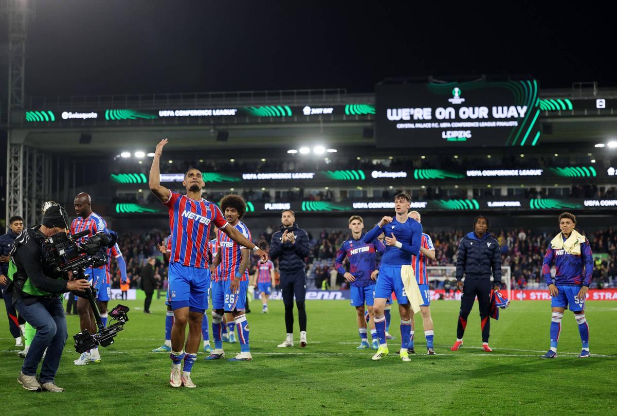  Maxence Lacroix of Crystal Palace celebrates towards the fans following the team's victory during the UEFA Europa Conference League match between Crystal Palace FC and FC Shakhtar Donetsk at Selhurst Park on May 07, 2026 in London, England. (Photo by Richard Heathcote/Getty Images) Photo by Richard Heathcote/Getty Images