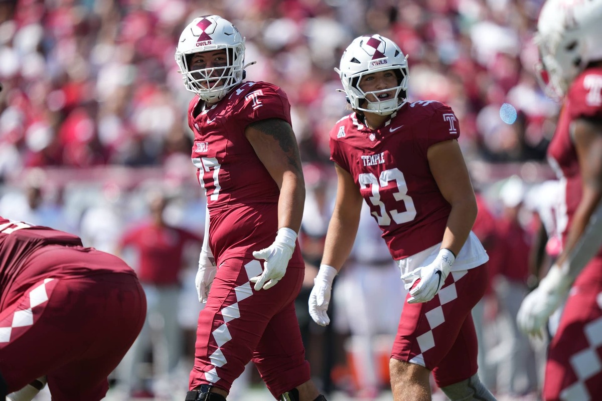  Temple offensive lineman Diego Barajas (77) and tight end Ryder Kusch (33) check back against Oklahoma at Lincoln Financial Field on Sept. 13, 2025, in Philadelphia, Pennsylvania. © Kyle Ross-Imagn Images