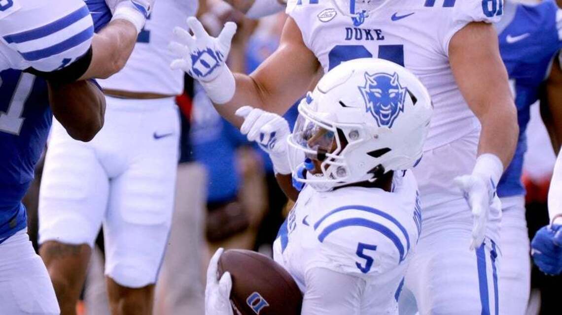 Duke player apologizes for swatting at female trainer's arm  