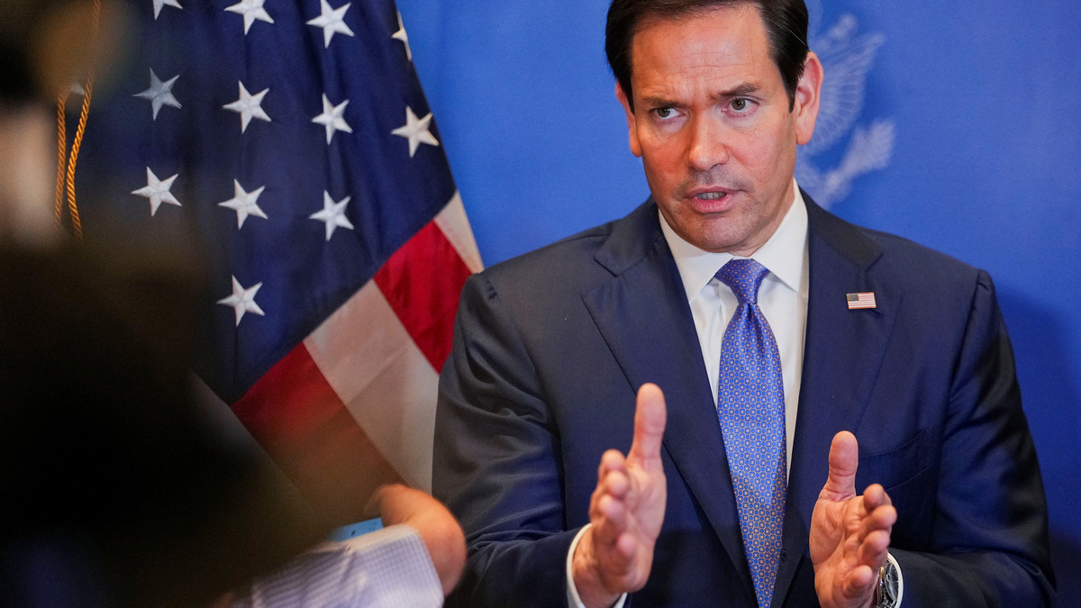 FILE PHOTO: U.S. Secretary of State Marco Rubio speaks with members of the media before departing for Bahrain International Airport after his visit to the Middle East to discuss the interim deal between the U.S. and Iran with Arab Gulf allies, in Manama, Bahrain, June 25, 2026. REUTERS/Eric Lee/Pool/ File Photo