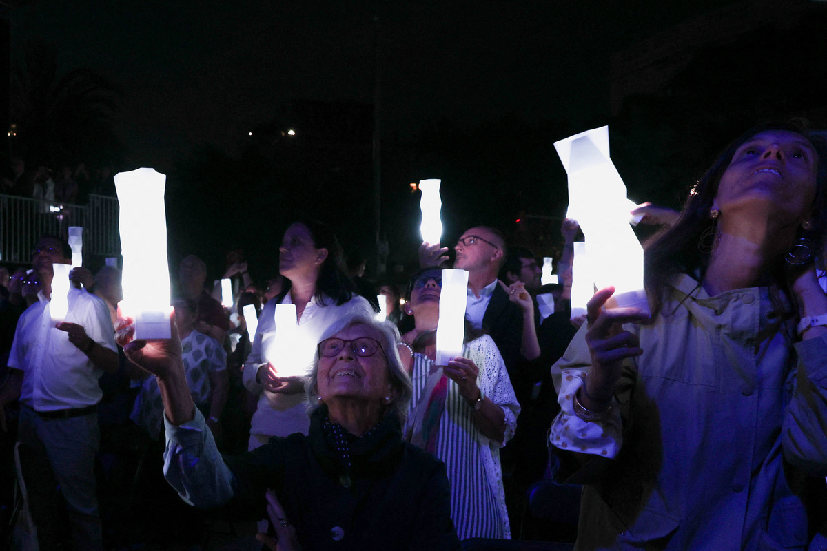 Faithful look up during the blessing and inauguration of the Tower of Jesus Christ at the Basilica of the Sagrada Familia during Pope Leo XIV's apostolic journey in Barcelona, Spain, June 10, 2026. REUTERS/Bruna Casas