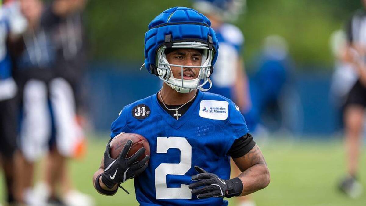  Indianapolis Colts wide receiver Josh Downs (2) pulls in a pass Monday, June 1, 2026, during practice at the Indiana Farm Bureau Football Center. | Mykal McEldowney/IndyStar / USA TODAY NETWORK via Imagn Images 