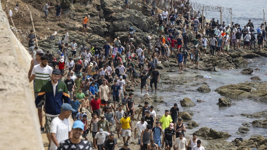 Spain threatens to retaliate if Rome maintains border controls