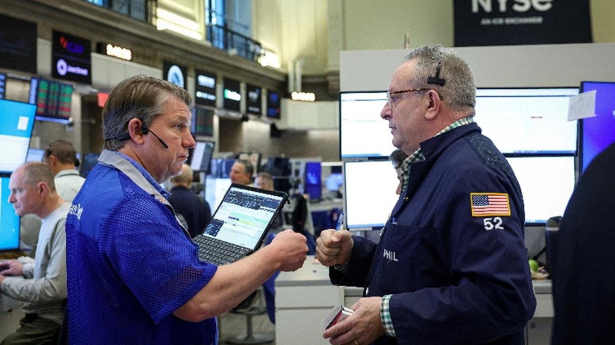 Futures-options traders work on the floor at the New York Stock Exchange's NYSE American (AMEX) in New York City, U.S., May 5, 2026.  REUTERS/Brendan McDermid