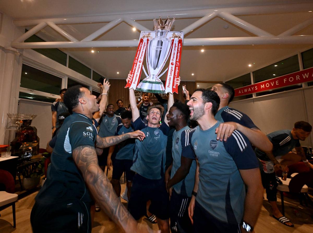  Arsenal's Gabriel Magalhaes, Martin Odegaard, Bukayo Saka and Mikel Merino celebrate after watching AFC Bournemouth v Manchester City at Sobha Realty Training Centre on May 19, 2026 in London Colney, England. (Photo by Stuart MacFarlane/Arsenal FC via Getty Images)