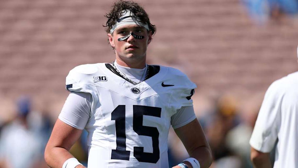  Oct 4, 2025; Pasadena, California, USA; Penn State Nittany Lions quarterback Drew Allar (15) warms up before the game against the UCLA Bruins at Rose Bowl. Mandatory Credit: Kiyoshi Mio-Imagn Images | Kiyoshi Mio-Imagn Images 