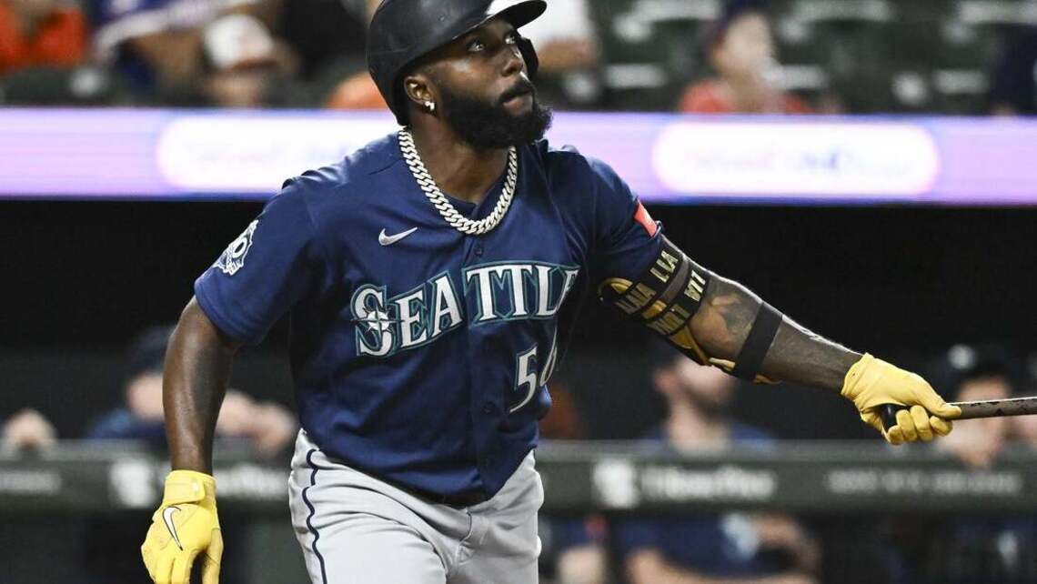 Mariners OF Randy Arozarena day-to-day with hamstring strain
