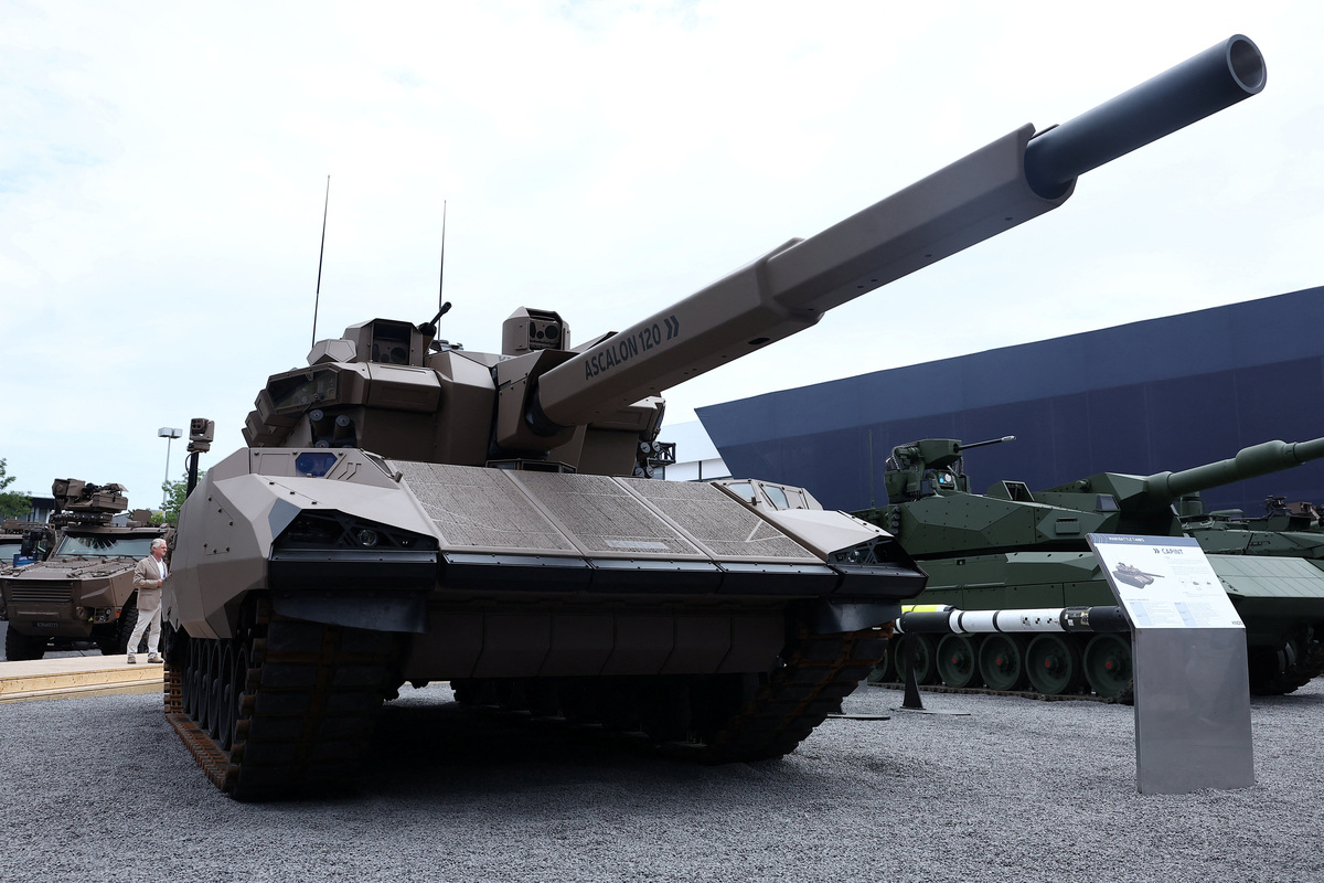 A pre-demonstrator of French interim main battle tank, the CAPINT MBT, produced by Franco-German tank maker KNDS is displayed at the Eurosatory international land and air defence and security trade fair in Villepinte near Paris, France, June 15, 2026. REUTERS/Alice Sacco