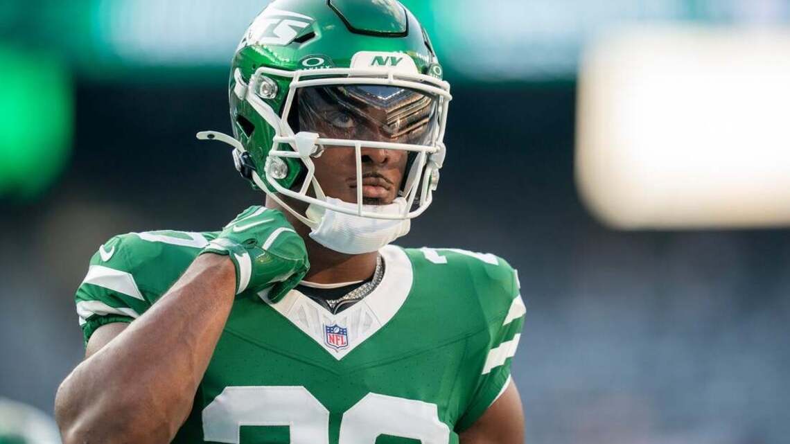 Jets RB Breece Hall leaves practice with groin injury